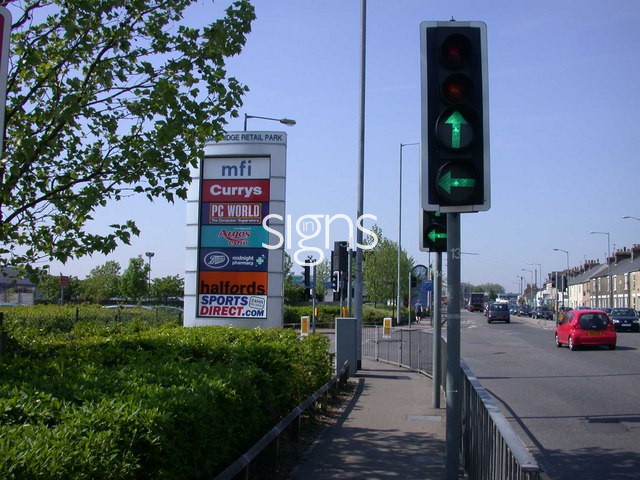 Cambridge_Retail_Park_shopboard_East_-_geograph.org.uk_-_798157
